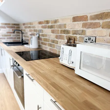 Ivy Shores Apartment