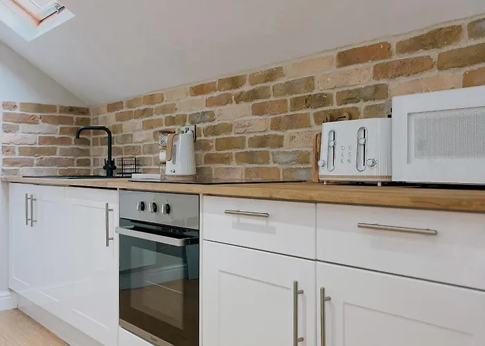 Ivy Shores Apartament *