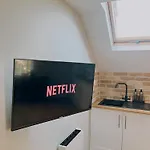Ivy Shores Apartment *